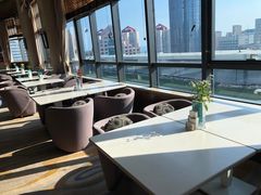 靠窗位-青岛中心假日酒店·蓝天行政酒廊