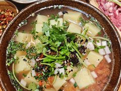 -苗阿哥酸汤牛肉火锅(体育场店)