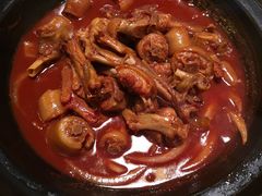 鹅掌炖猪尾巴砂锅-兴农记