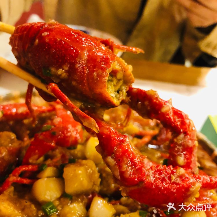 某三和小辉哥我站小辉哥