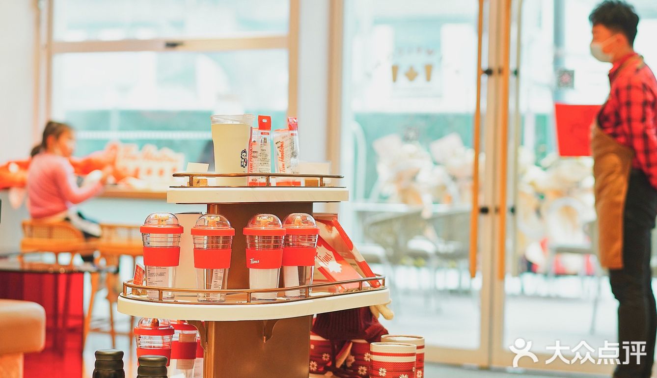 “这里有酒有故事”加拿大小红杯