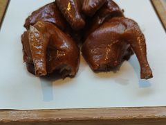 脆皮香烧乳鸽皇-汤城小厨•粤菜•靓汤(金融街店)