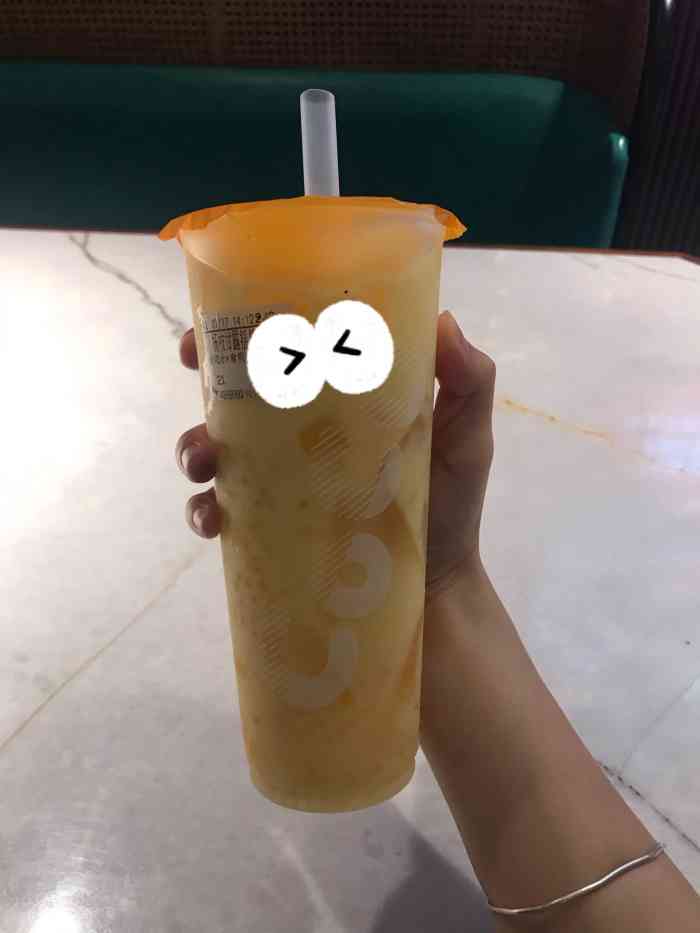 其实主要行程是看电影影城边上就是喝茶颜悦色但是排队需要二十几分钟