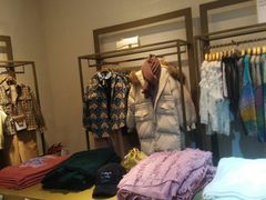 -URBAN REVIVO(济南领秀城贵和购物中心店)