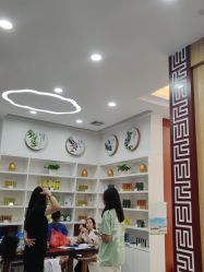 -岳灵生发养发馆