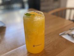 甜橙薄荷气泡水-自如ZSPACE四合院艺术餐厅