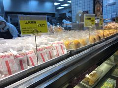 面包甜点陈列柜-鲍师傅糕点(江苏路店)