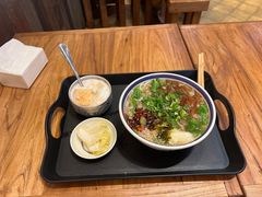 -云阿蛮云南生烫牛肉米线(奉贤路店)