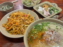 -亮亮面馆(经六路店)