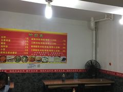 大堂-老字号杨坡红油米线腊汁肉夹馍(东四道巷店)