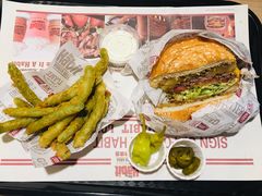 -The Habit Burger Grill 哈比特汉堡(复兴soho店)
