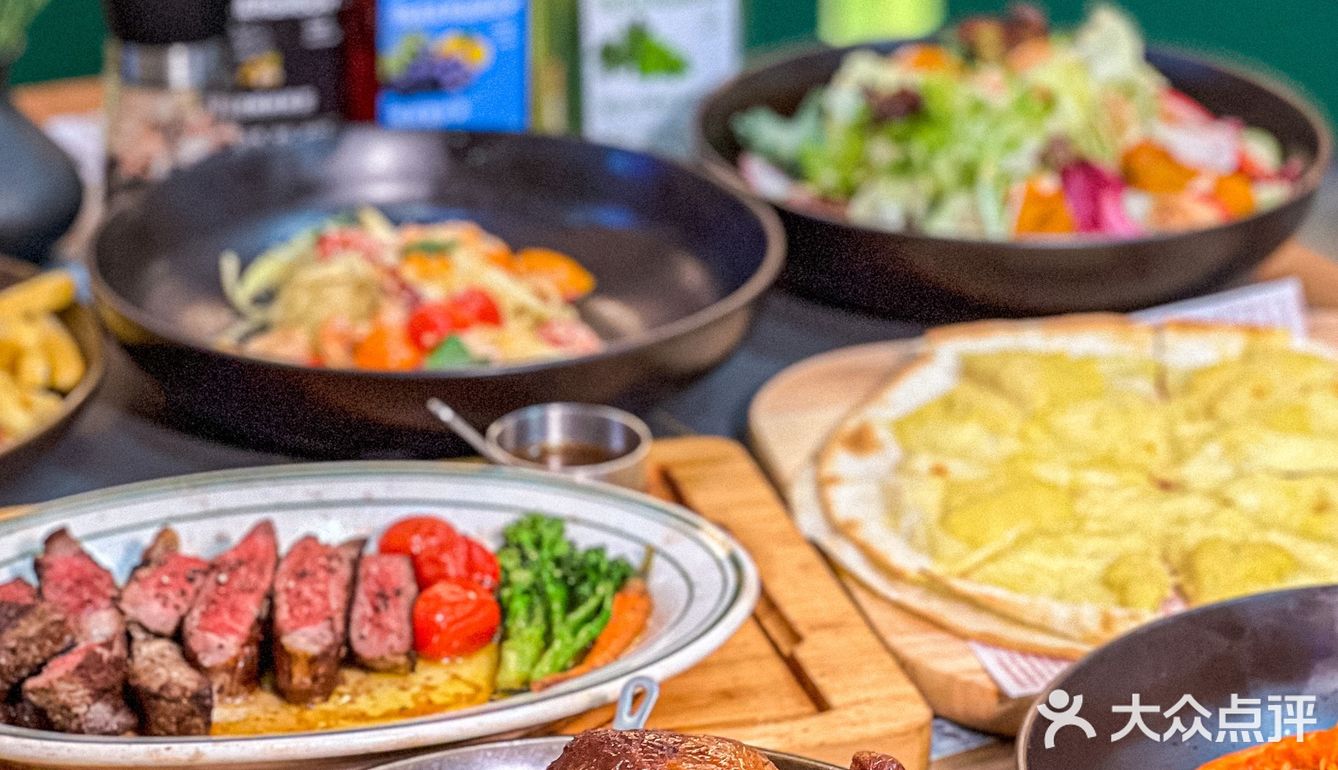 四楼这家设计感满满的西餐厅也太扎眼了