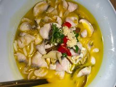 QQ酸汤鱼-蜜桃餐厅·伴山(绿宝广场店)