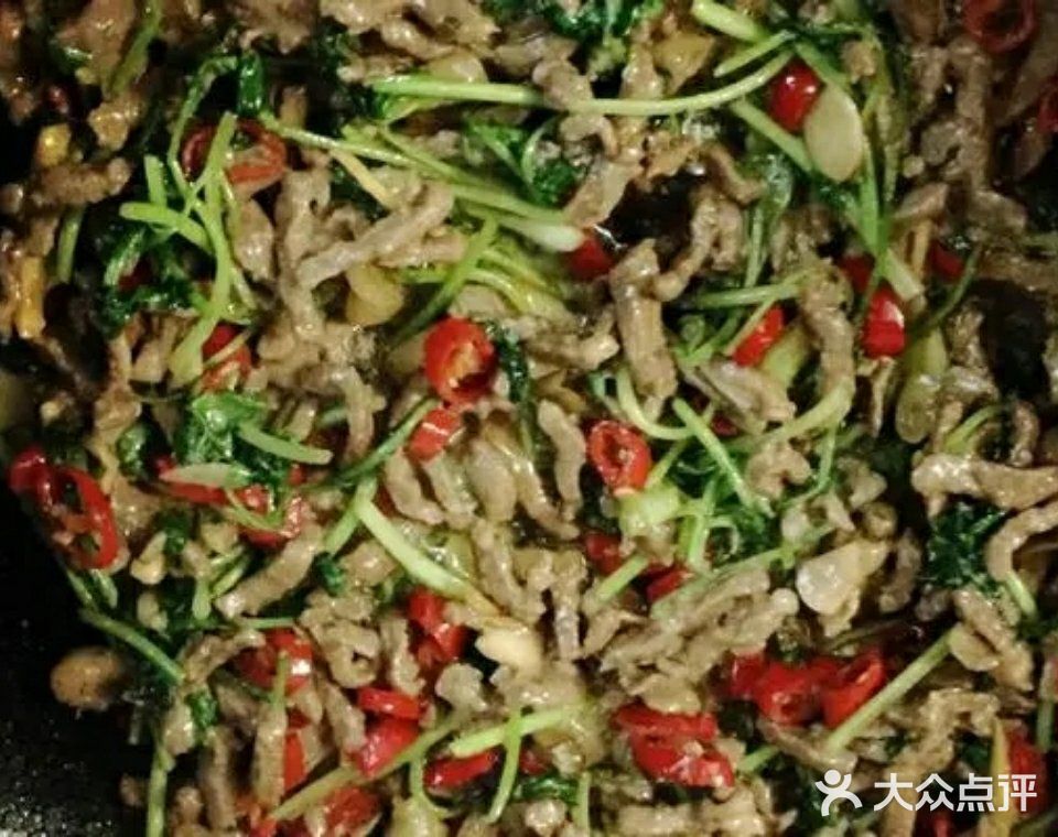 牛肉很少自己炒吧，今天推荐一道小炒牛肉丝，好吃营养高