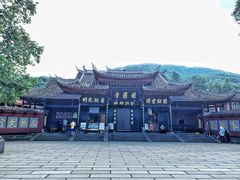 -峨眉山报国寺