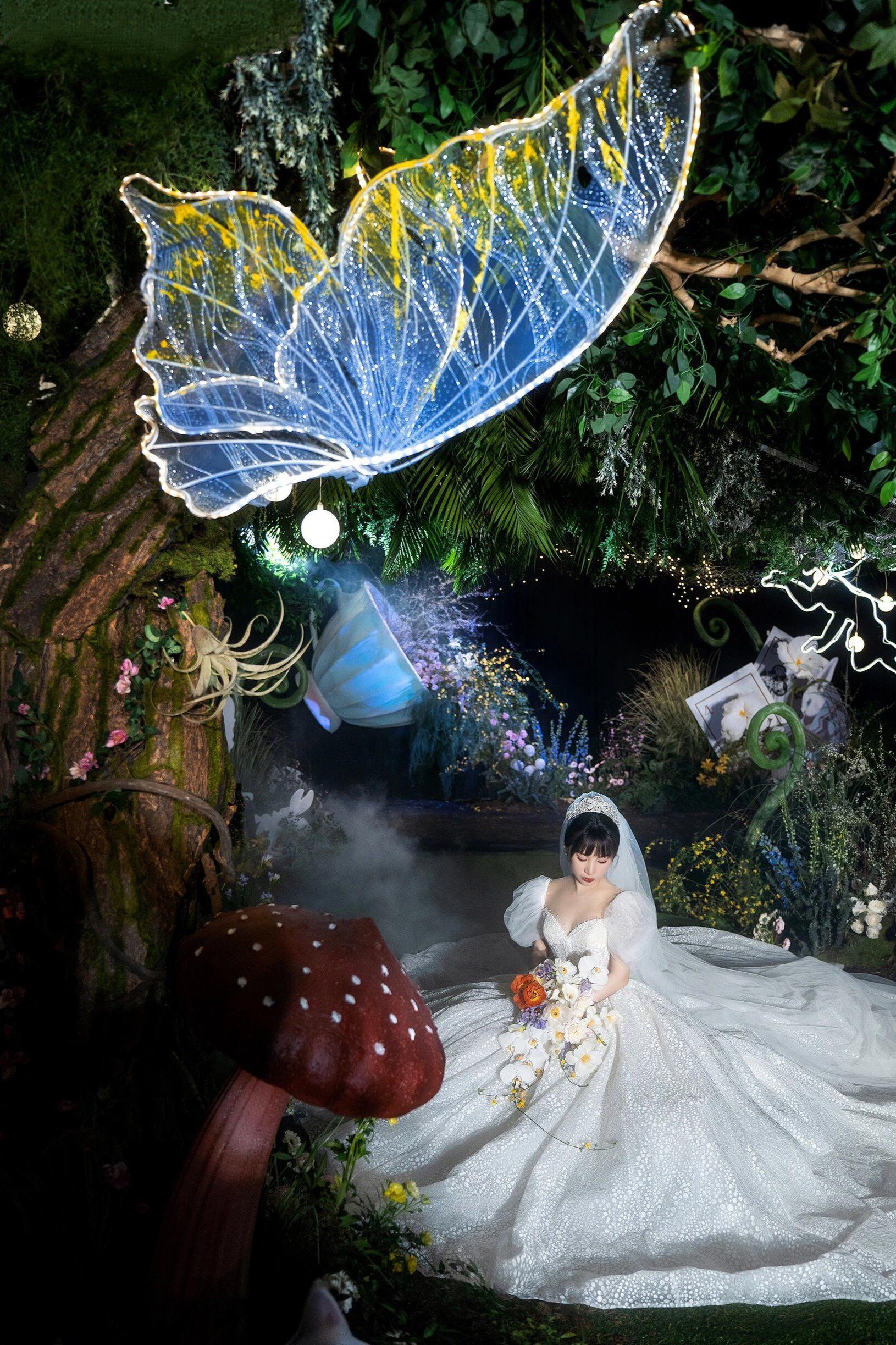 苏州兰庭絮婚礼策划 
爱丽丝梦游仙境童话主题
童话中爱丽丝掉进