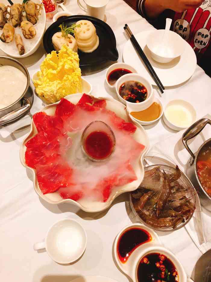 红鼎豆捞(汉街店)-"红鼎豆捞汉街店 位置好找 环境赞首先服.