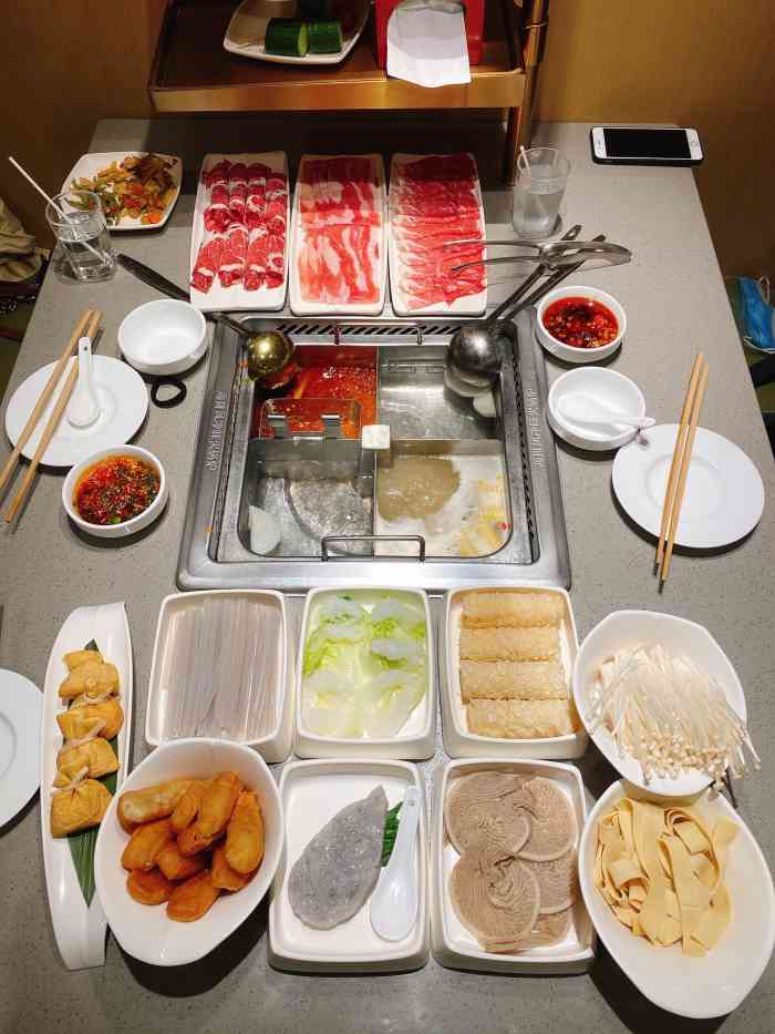 海底捞火锅(5号停机坪店)-"第一次来海底捞真的震惊到我了,进门带位的