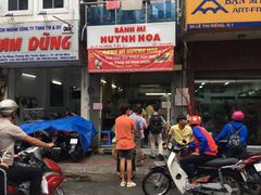 -Bánh Mì Huynh Hoa