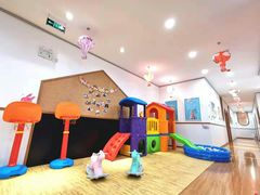 -抱抱熊托育中心(大悦城店)