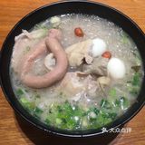 全是本地人在吃,门外都坐满了人,不是游客区一次生意
