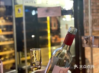被法棍吸引而来的一家葡萄酒馆｜名不虚传