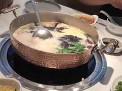 -洪氏嗨捞·广东猪肚鸡·椰子鸡火锅(西咸万象城店)