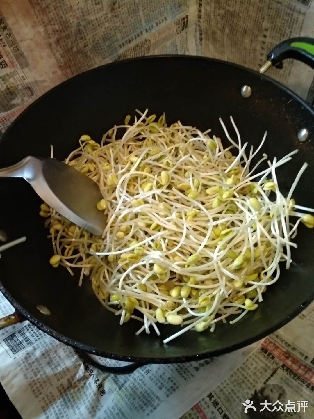 家里的黄豆芽又种出来了清炒黄豆芽上线