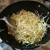 家里的黄豆芽又种出来了清炒黄豆芽上线