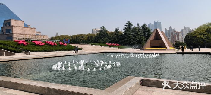 上海市龙华烈士陵园图片