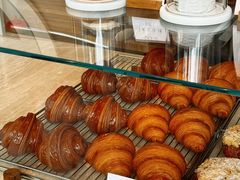 -VERIE BAKEHOUSE