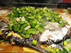 碧绿青椒芒果烤鱼-夯鱼烤鱼·尔滨地标美食(国展店)