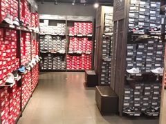 -New Balance(王府井奥莱·香江小镇店)