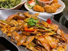 东巴花甲-大头虾越式风味餐厅(光明广场店)