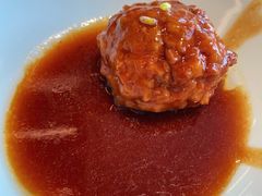 鸭蛋黄狮子头-梅飞酒家(名辉豪庭店)