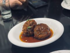 鸭蛋黄狮子头-梅飞酒家(名辉豪庭店)