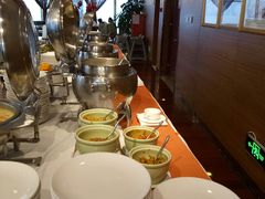 自助取餐区-翡翠29旋转餐厅·镇江国际雷迪森广场酒店