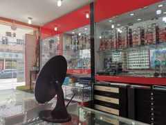 -朱师傅眼镜·蔡司·依视路·尼康(市先进店)