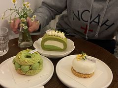 开心果树莓泡芙-Ten Olives甜点