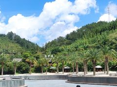 -腾冲洞山温泉村