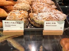 扁桃仁巧克力羊角-BAKER&SPICE(国金中心商场店)