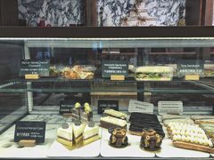 面包甜点陈列柜-WHEAT&BAKER-麥(凯德来福士店)