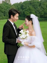 -纪梵希旅拍婚纱摄影(大连总店)