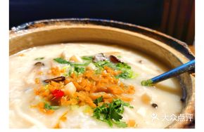 Mushroom and Scallop Clay Pot Rice Porridge