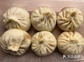 二两西四韩记的猪肉大葱包子