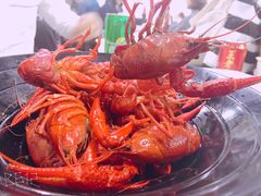 -虾弄弄海派小龙虾·牛羊蝎子火锅