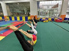-健龙森俱乐部·游泳·健身·羽毛球综合体育馆