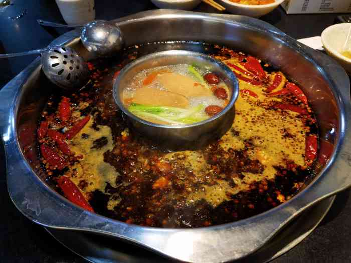 红房子老火锅(龙塔店)-"位置在仁安龙城国际三期门面上(菜市场附近.