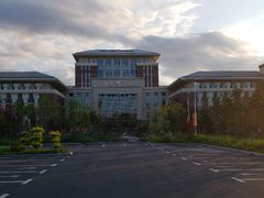 -吉林大学前卫南区中心图书馆