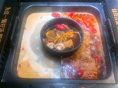 -老牌坊云南鱼豆花火锅(哈西万达店)